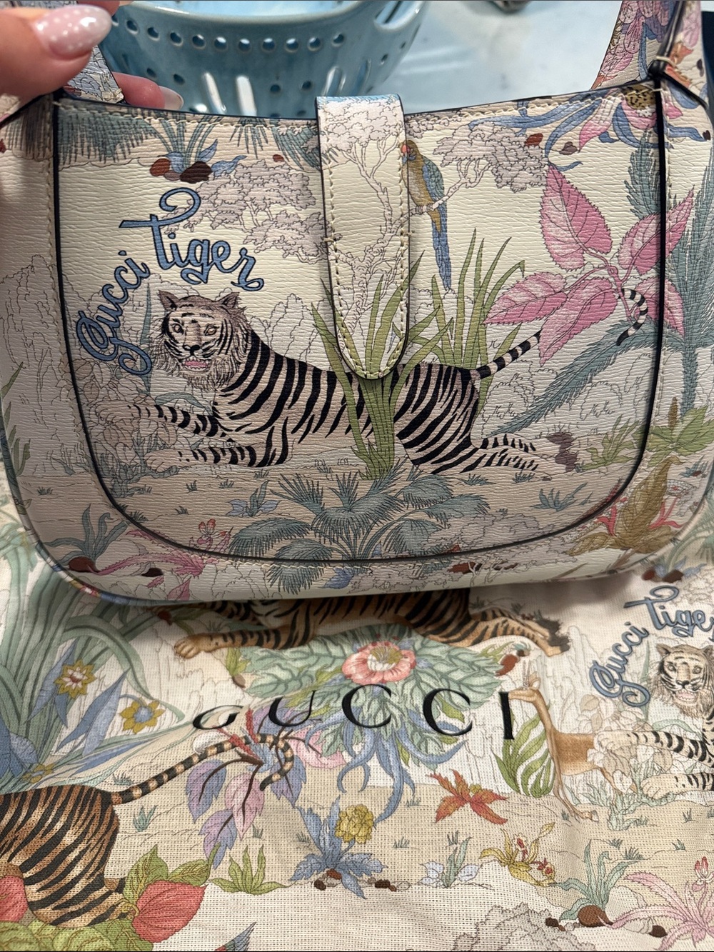 Gucci White Floral Tiger Shoulder Bag with Gold Hardware - Picture 7 of 7